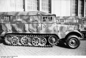 Bundesarchiv_Bild_101I-750-0001A-44,_Deutschland,_Halbkettenfahrzeug.jpg