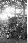 396px-Bundesarchiv_Bild_101I-720-0304-33,_Frankreich,_deutsche_Soldaten_bei_Verpflegung.jpg