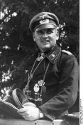 Bundesarchiv_Bild_101I-210-0112-01A,_Russland,_Panzeroffizier Hans Stern.jpg