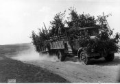27337_Autocolonna militare in marcia presso Oligopol nell'estate 1941.jpg