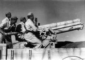 31908_Artiglieria autotrasportata nel deserto di Bir el Gobi nell'autunno-inverno 1941.jpg