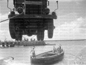 Scarico di un automezzoi Mogadiscio 05-1936.JPG