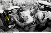 Bundesarchiv_Bild_101I-267-0148-06_Russland_Funker_in_gepanzertem_Fahrzeug_zps3a1cfe9b.jpg