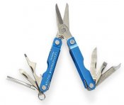 leatherman_64340082n_nabor_leatherman_micra_blue_kozh_chehol_podar_korobka_enl.jpg