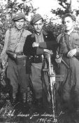 Vyčio apygardos Algio būrio partizanai. Iš kairės Juozas Gavėnas-Š.jpg