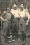Vyčio apygardos vadas Alfonsas Smetona-Žygaudas kartu su štabo nariais Br. Taruty.jpg