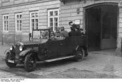 Adler Standard 8.Krakau,Razzia.jpg