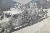 LKW der Wehrmacht geschmuckt beim Umzug.JPG