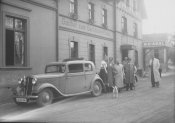 Auto mit ARAL Tankstelle um 1930.JPG