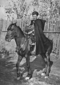 Советский казак с чешским ребенком на коне..jpg