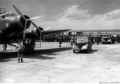 2_L'arrivo nel campo di aviazione del generale Italo Gariboldi.jpg