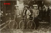 1909 JUNGE FRAUEN DAMEN mit FAHRRAD.JPG