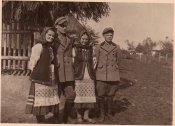 Украинцы позируют1-1.jpg