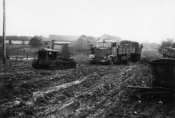 1_Automezzo agricolo russo traina un camion italiano impantanato nell'autunno 1941.jpg