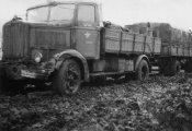 3_Camion italiano impantanato in Russia nell'autunno 1941.jpg