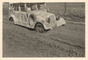 Auto Kubelwagen Wehrmacht im Schlamm in Russland.JPG
