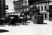 5_Passaggio di truppa a Voroscilovgrad nell'estate 1942.jpg