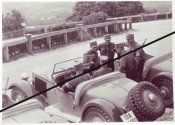 SA-Staffel Sud-West-Stuttgart a. Mercedes-Benz Typ 200,1933.JPG