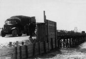 3_Ponte di legno su un fiume costruito per il passaggio di autocolonne nell'estate 1941.jpg