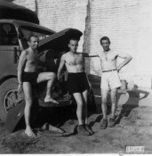 10_Addetti dell'Istituto LUCE  nell'estate 1942.jpg