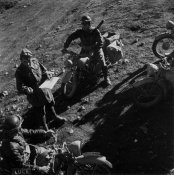 6_Soldati motociclisti in Africa orientale italiana nell'inverno 1942.jpg