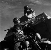 8_Soldati motociclisti in Africa orientale italiana nell'inverno 1942.jpg