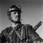 10_Soldato motociclista in Africa orientale italiana nell'inverno 1942.jpg