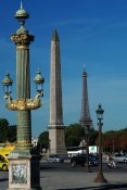 Auf-dem-Place-de-la-Concorde-Obelisk-mit-Eiffelturm-im-Hintergrund-Paris.jpg