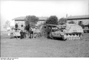 Bundesarchiv_Bild_101I-313-1004-10A,_Italien,_Panzer_VI_(Tiger_I),_Panzerjäger_Nashorn-Horn.jpg