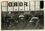 ca. 50er J. AUTO PKW-AUSSTELLUNG, FORD.JPG
