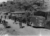 4_Soldati e mezzi su una strada presso un accampamento nella primavara 1941.jpg