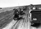 1_Autocolonna militare Ucraina durante la visita di Benito Mussolini e Adolf Hitler.jpg