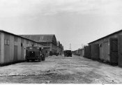 7_Veduta dei fabbricati di un campo di aviazione nell'estate 1942.jpg