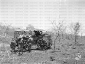 5_Automezzo cingolato della colonna Starace ripreso in difficoltà su un aspro terreno.jpg