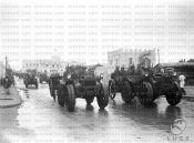8_Una sfilata di camionette dell'Esercito a Mogadiscio 05-1936.jpg