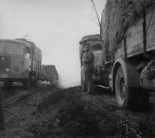 1_Autocolonna militare in marcia in Russia nell'autunno 1941.jpg