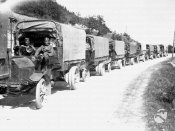 1_Automezzi dell'esercito incolonnati Garessio 24-08-1933.jpg