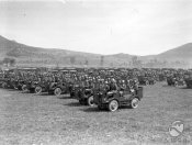 6_Mezzi militari sfilano sulla piana di Volturara in Irpinia 09-1936.jpg