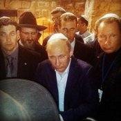 putin_stena_2012_ravvini.jpg