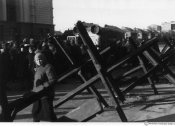 5_Automezzo militare tra civili in una via di Stalino (Doneck) nell'autunno-inverno 1941.jpg