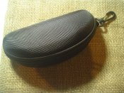 ЧЕХОЛ ДЛЯ ОЧКОВ(НОВЫЙ)С КАРАБИНОМ