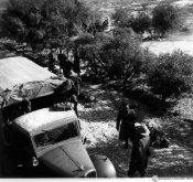 5_Camion e soldati in sosta nell'autunno 1941.jpg