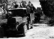 7_Autocolonna militare in marcia verso le prime linee nell'inverno 1942.jpg
