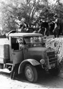 9_Militi nell'accampamento di un reparto di camicie nere in via di trasferimento.jpg