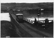 3_Autocolonna militare in marcia su un ponte in Russia nell'agosto 1941.jpg