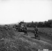 6_Truppa italiana in marcia verso le prime linee in Russia nell'estate 1941.jpg