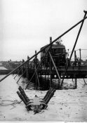 9_divisione Pasubio attraversa il Dnieper in Ucraina su un ponte di barche.jpg