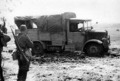 10_Automezzo pesante impantanato nel fango nell'estate 1942.jpg