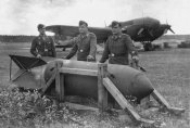 Heinkel-He-111-bomber-crew-standing-by-a-SC-1800-Satan-bomb-01.jpg