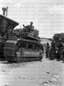 5_Caterpillar al lavoro nei pressi di un ponte di ferro Etiopia 05-1936_1.jpg